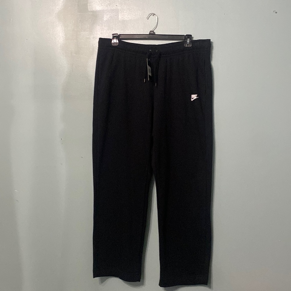 Women’s Joggers.